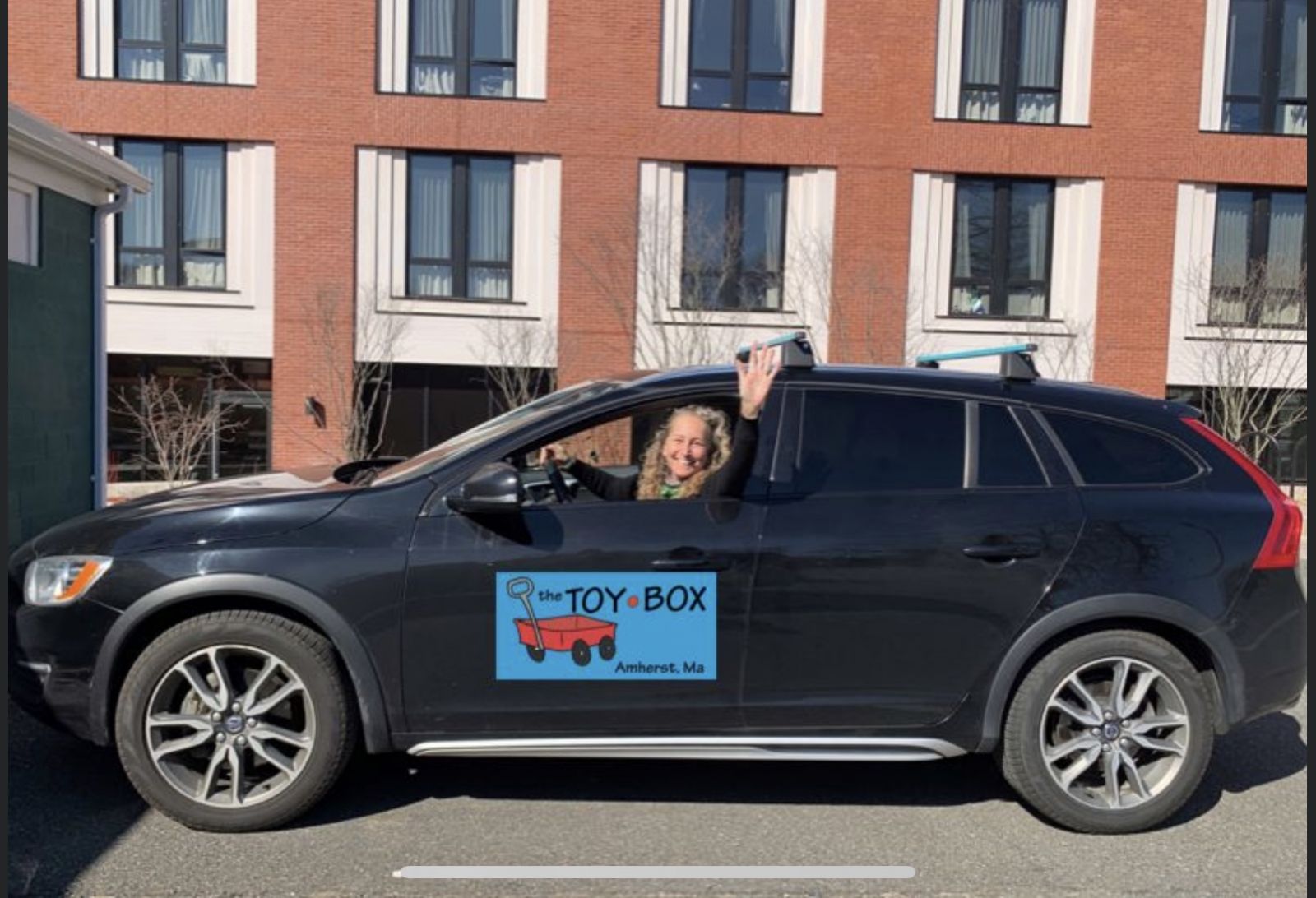 pickup & delivery The Toy Box